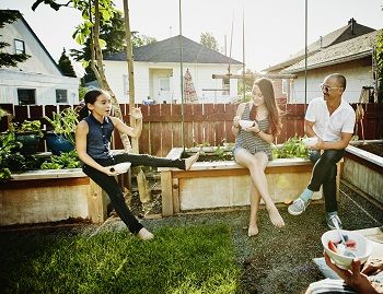 Family-in-backyard